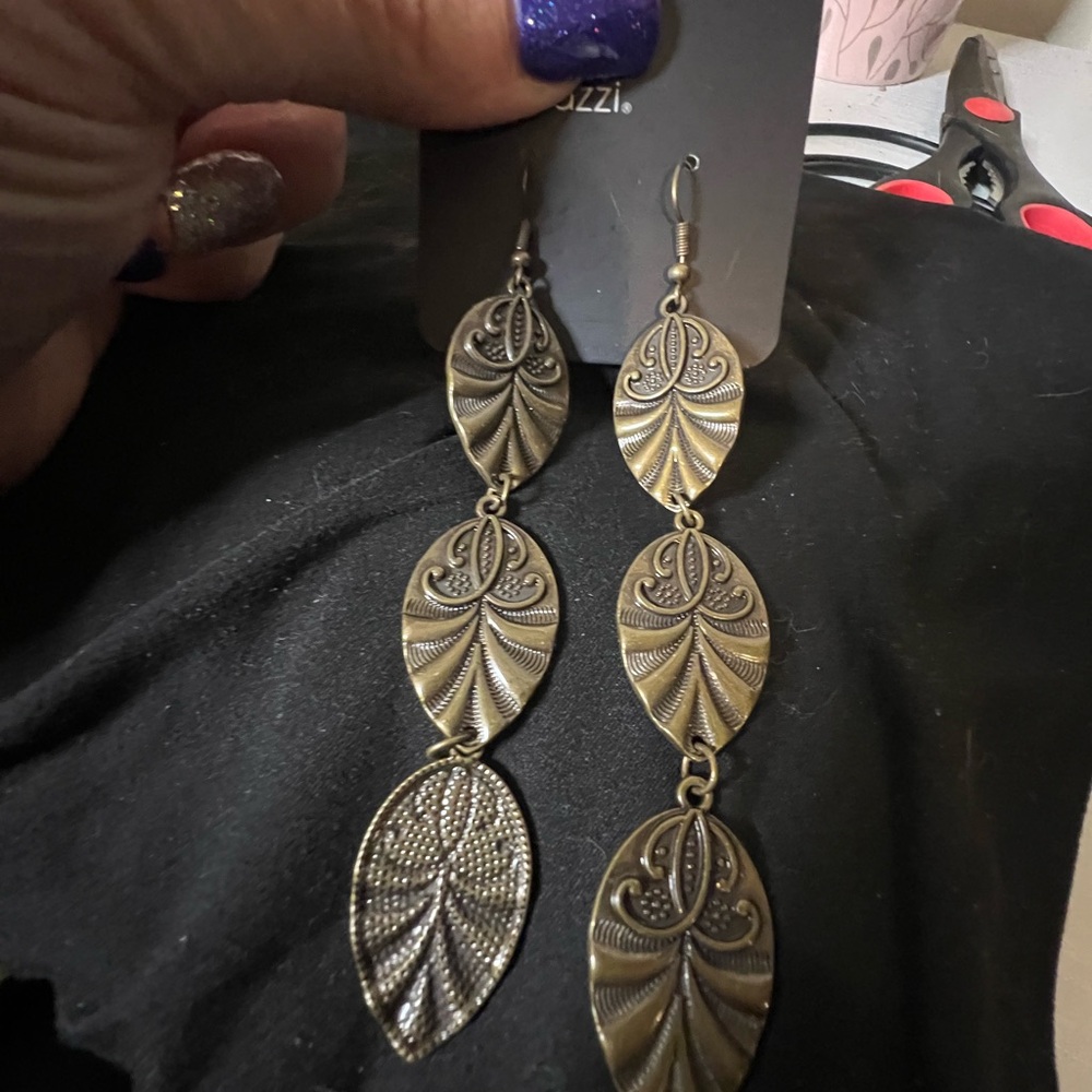 paparazzi Antique Brass Leaf Link Drop Earrings